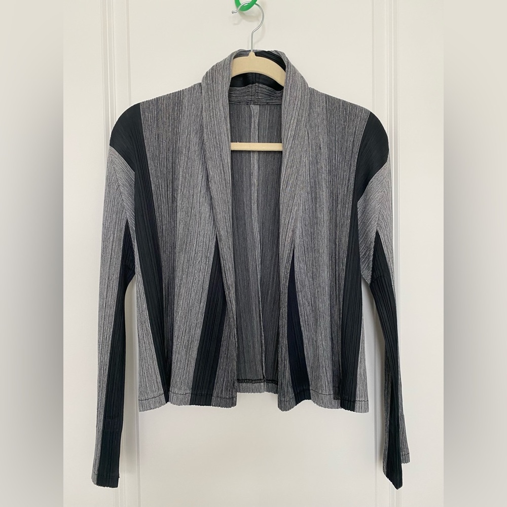 Authentic Issey Miyake PLEATS PLEASE  Bolero (limited edition )Size 4 .